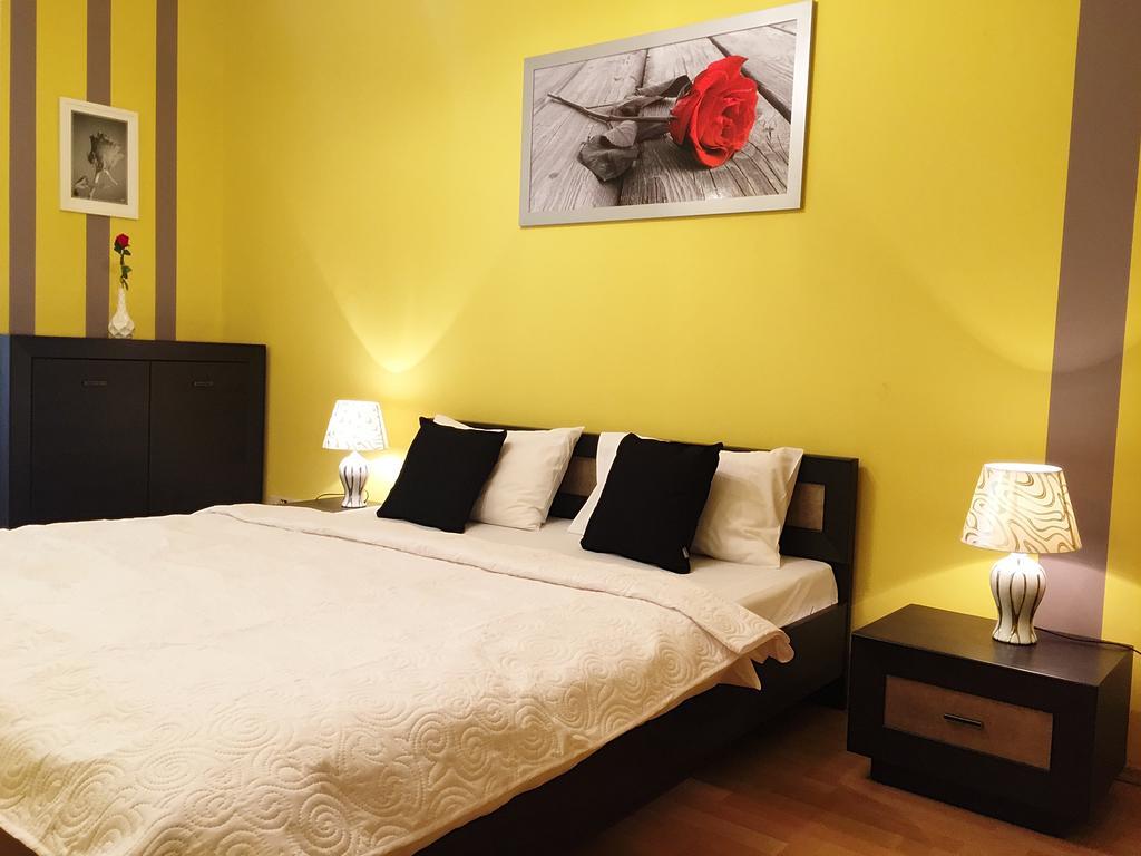 Old Town Apartment *