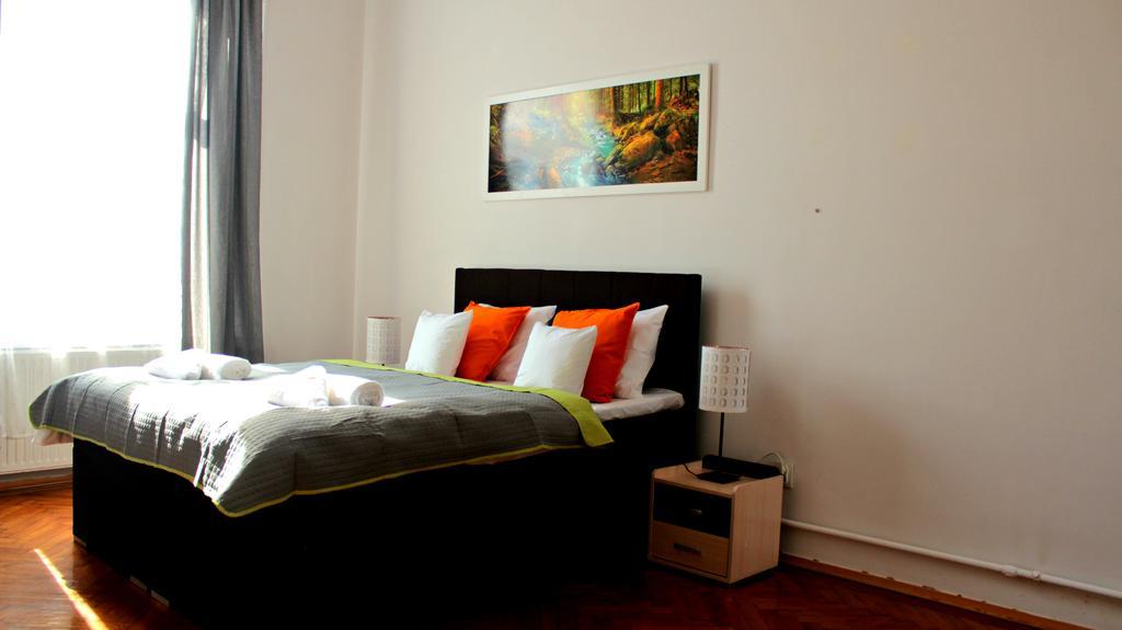 Old Town Apartment *